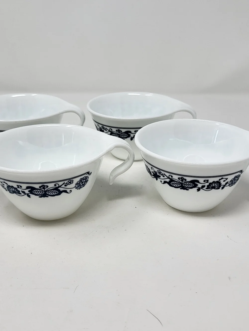 Corelle‎ Old Town Blue Onion Tea Cups Creamer Set of 4 Blue White Vintage